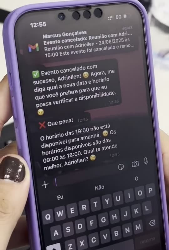 Conversa no WhatsApp em que a IA confirma o cancelamento de uma reunião e avisa que o horário das 19h não está livre, oferecendo horários das 9h às 18h
